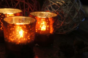 Ljusglas Mio, bollar Ikea, lärkkvist från skogen :-)
