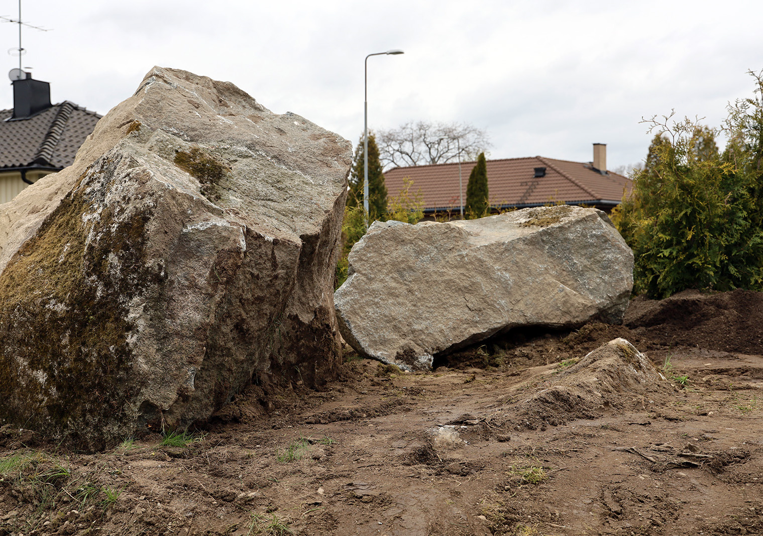 Gigantiska stenar som plötsligt var flyttade