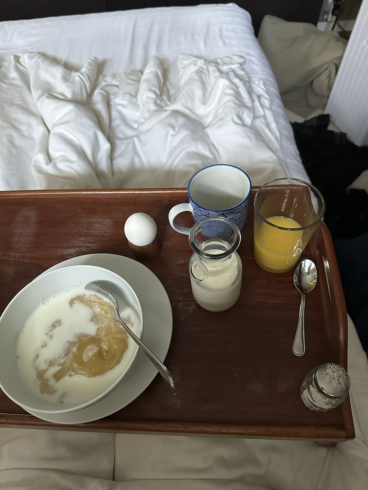 sovmorgon och frukost på sängen