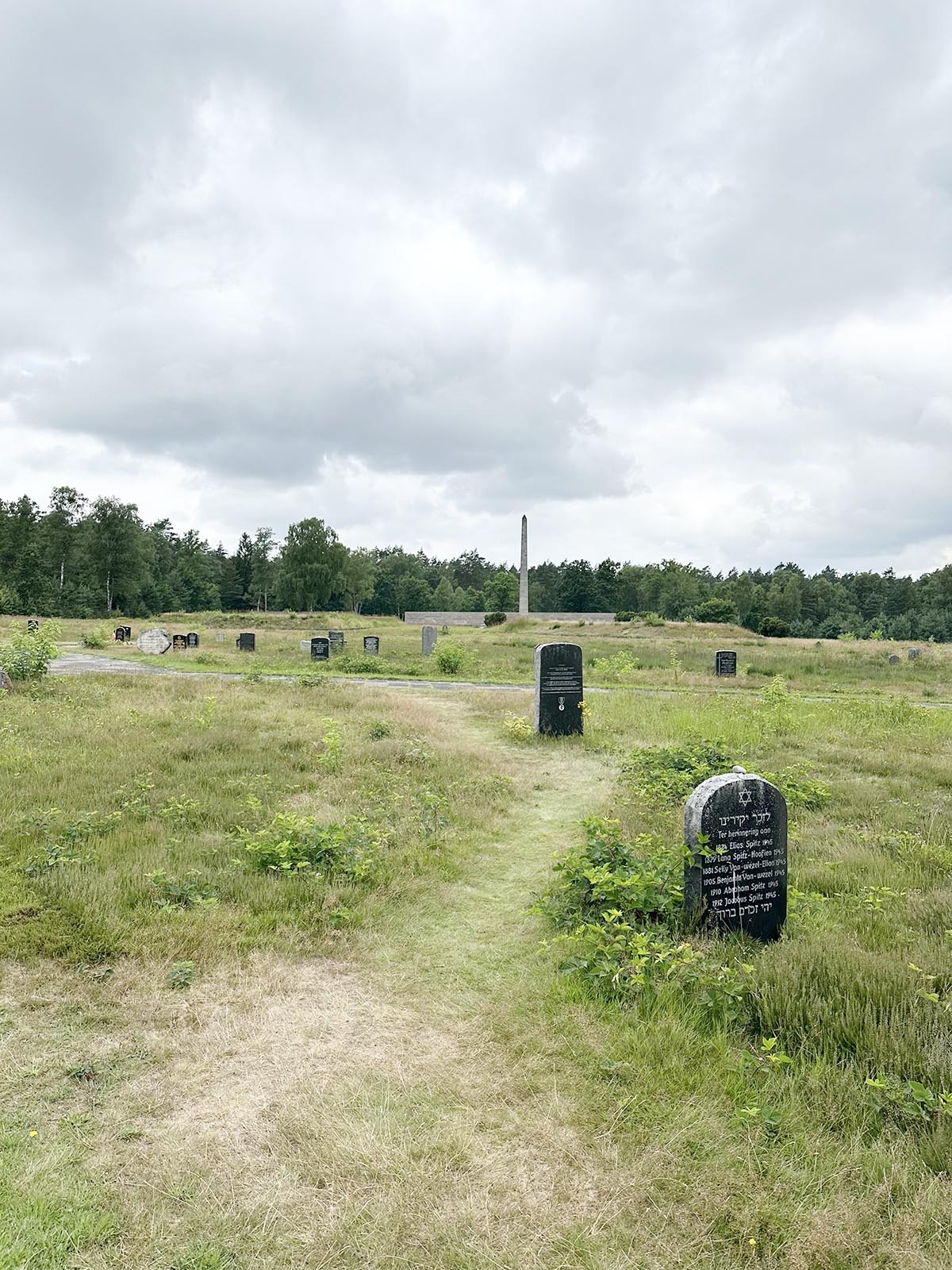 besöka koncentrationsläger