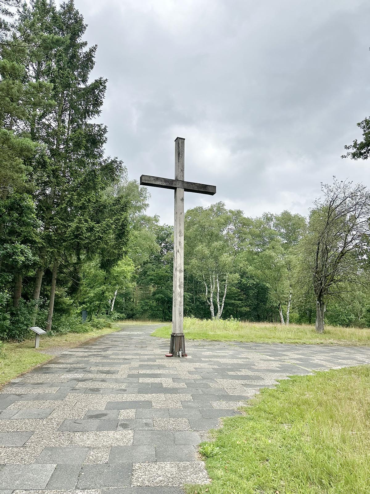 besöka koncentrationsläger