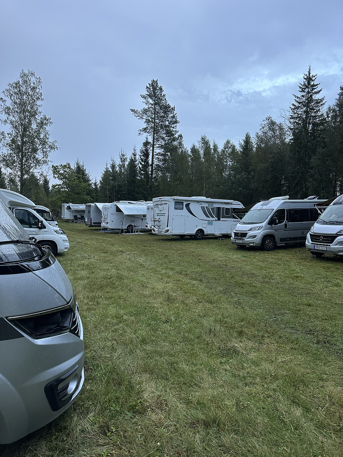 husbilsträff vid Lilla Bageriet i Skogen