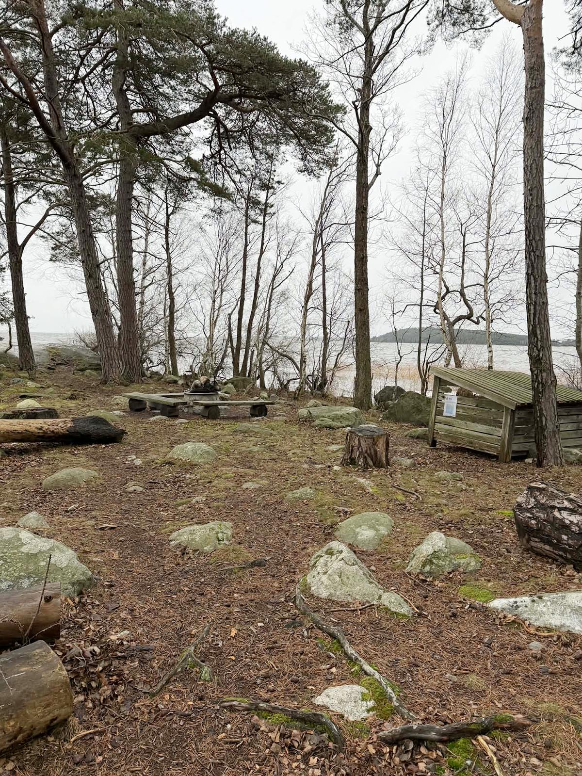 vandringstur med regnet hängande i luften