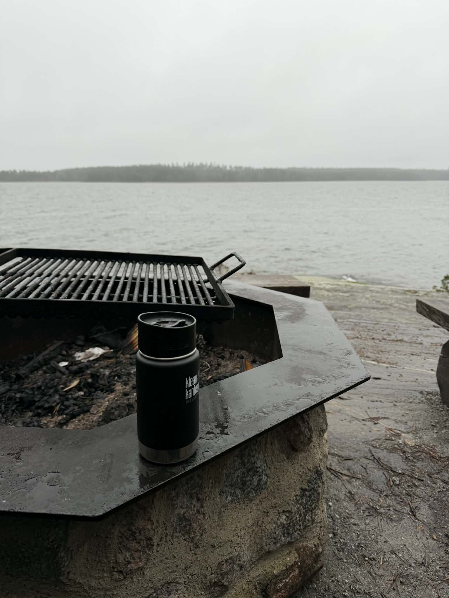 vandringstur med regnet hängande i luften